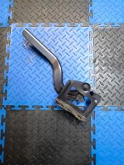 Запчасть петля капота левая Toyota Prius 2011