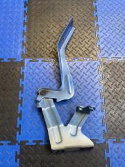 Петля капота передняя левая Nissan Leaf 2012