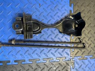 Крепление аккумулятора Nissan Juke