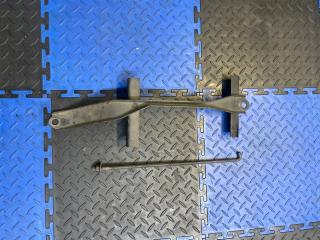 Крепление аккумулятора Toyota Mark II Qualis 2000