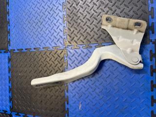 Петля капота передняя правая Nissan Dualis 2012