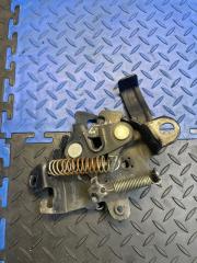 Запчасть замок капота передний Toyota Vitz 2008