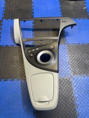 Запчасть консоль кпп Toyota Prius 2011