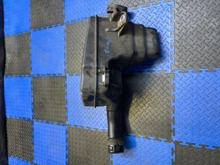 Запчасть корпус воздушного фильтра Toyota Prius 2011