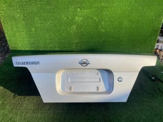 Запчасть крышка багажника задняя Nissan Bluebird