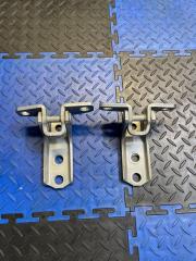 Запчасть петля двери передняя правая Mitsubishi Delica D5 2011