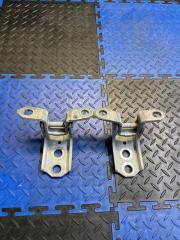 Петля двери передняя левая Nissan Juke