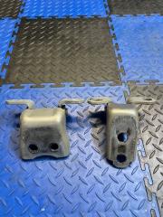 Петля двери передняя правая Honda Fit 2008