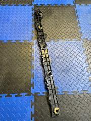 Запчасть клипса бампера заднего левая Toyota Corolla Axio 2009