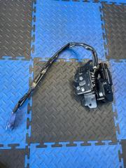 Запчасть замок багажника Toyota Prius 2011