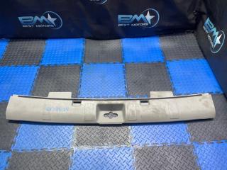 Накладка замка багажника задняя Nissan X-Trail 2005