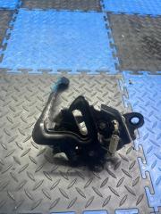 Запчасть замок капота передний Toyota Vitz 2013