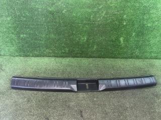 Фото запчасти накладка замка багажника Subaru Forester 2006 контрактная запчасть Запчасть накладка замка багажника Subaru Forester 2006