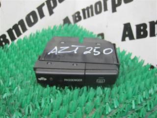 Запчасть кнопка включения обогрева Toyota Avensis 2003.07