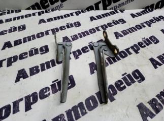 Запчасть крепление капота Mitsubishi Airtrek 2004