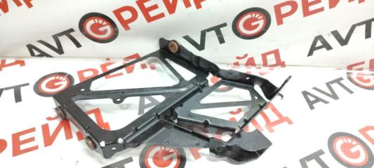 Кронштейн радиатора AUDI A6 18.04.2011