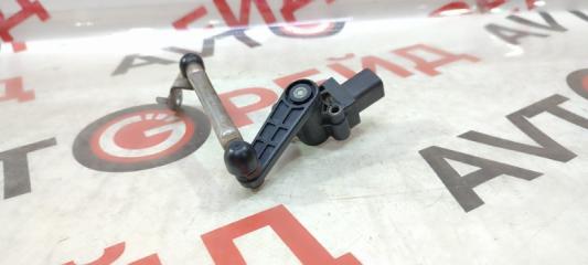 Датчик высоты дорожного просвета задний левый AUDI A4 17.07.2014 контрактная Датчик высоты дорожного просвета задний левый AUDI A4 17.07.2014