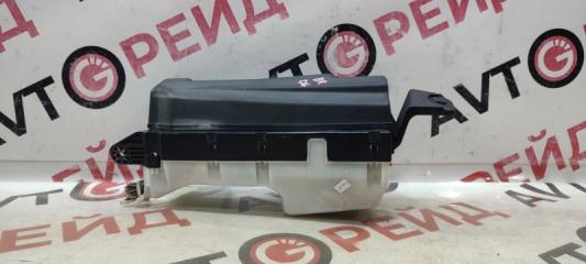 Блок предохранителей под капот Toyota Avensis 2006.06