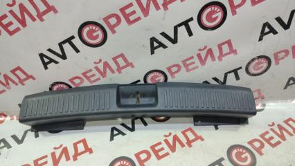 Запчасть накладка замка багажника Mitsubishi Airtrek 2004.03.