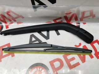 Дворник двери багажника Toyota Vitz