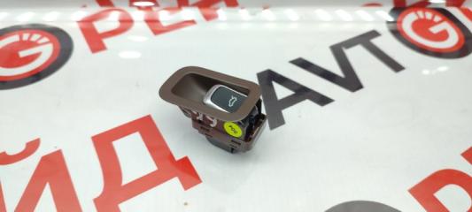 Кнопка открывания багажника AUDI A8 10.02.2014 контрактная Кнопка открывания багажника AUDI A8 10.02.2014