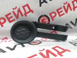 Заглушка бампера правая Toyota Noah