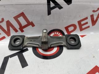 Петля замка крышки багажника AUDI A3 16.10.2013