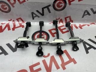 Фото запчасти ограничитель двери Toyota Camry 06/2011 контрактная запчасть Запчасть ограничитель двери Toyota Camry 06/2011