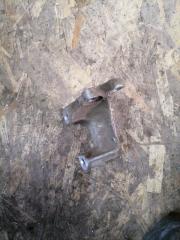 Фото запчасти кронштейн двигателя Honda Civic 2008 Б/У запчасть Запчасть кронштейн двигателя Honda Civic 2008