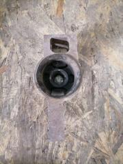 Фото запчасти кронштейн рычага правый Volkswagen Jetta 2008 Б/У запчасть Запчасть кронштейн рычага правый Volkswagen Jetta 2008