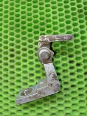 Фото запчасти петля двери задняя левая Volkswagen Polo 2012 Б/У запчасть Запчасть петля двери задняя левая Volkswagen Polo 2012