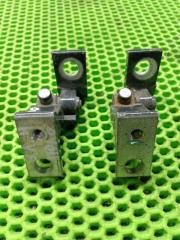 Фото запчасти петля двери задняя левая Volkswagen Polo Б/У запчасть Запчасть петля двери задняя левая Volkswagen Polo