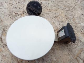 Фото запчасти лючок бензобака SsangYong Actyon 2010 Б/У запчасть Запчасть лючок бензобака SsangYong Actyon 2010