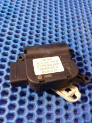 Моторчик заслонки печки Skoda Superb 2010 Б/У Моторчик заслонки печки Skoda Superb 2010