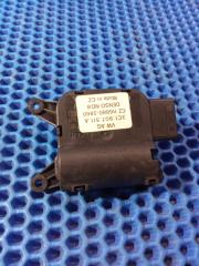 Моторчик заслонки печки Skoda Superb 2010 Б/У Моторчик заслонки печки Skoda Superb 2010