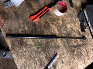 Фото запчасти упор капота Opel Astra 2007 Б/У запчасть Запчасть упор капота Opel Astra 2007