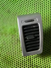 Запчасть дефлектор воздуховода правый Suzuki Liana