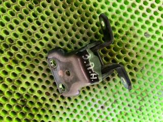 Запчасть петля двери задняя правая Suzuki Liana