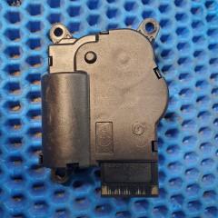 Моторчик заслонки печки правый Skoda Octavia 2017 Б/У Моторчик заслонки печки правый Skoda Octavia 2017