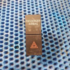 Кнопка аварийной сигнализации Skoda Octavia 2017