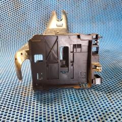 Кронштейн блока предохранителей Skoda Octavia 2017