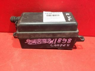 Фото запчасти блок предохранителей под капот Mini Cooper 2004 контрактная запчасть Запчасть блок предохранителей под капот Mini Cooper 2004