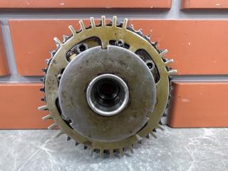 Запчасть шестерня грм левая Nissan Pathfinder 2001