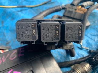 Блок предохранителей NISSAN CARAVAN, NV350 CARAVAN, NV350 VW6E26 YD25DDTi 4 ракурс