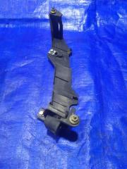 Крепление фары правое переднее TOYOTA ALPHARD MNH10W 1MZ-FE 2 ракурс