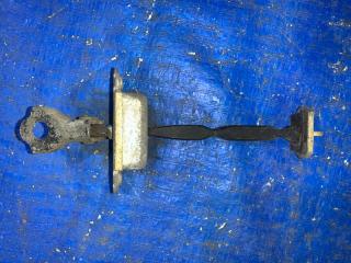 Ограничитель двери правый задний NISSAN TEANA J31 824309Y010 2 ракурс