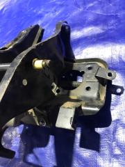 Крепление педали NISSAN ATLAS SGH40 FD35 4 ракурс Крепление педали NISSAN ATLAS SGH40 FD35 4 ракурс