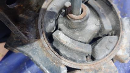 Подушка двигателя левая NISSAN SERENA TNC24 QR20DE 4 ракурс