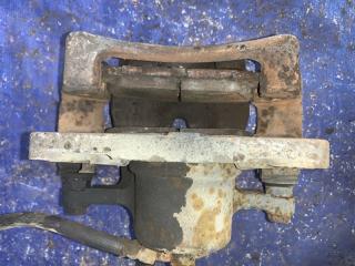 Суппорт правый передний TOYOTA VITZ NCP95 2NZFE 3 ракурс