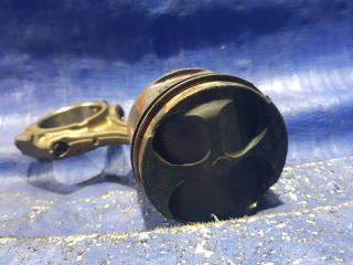 Поршень TOYOTA CROWN JZS173 1JZGE 4 ракурс Поршень TOYOTA CROWN JZS173 1JZGE 4 ракурс